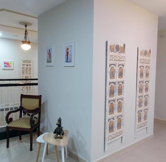 פנסיון Hostal Montemayor