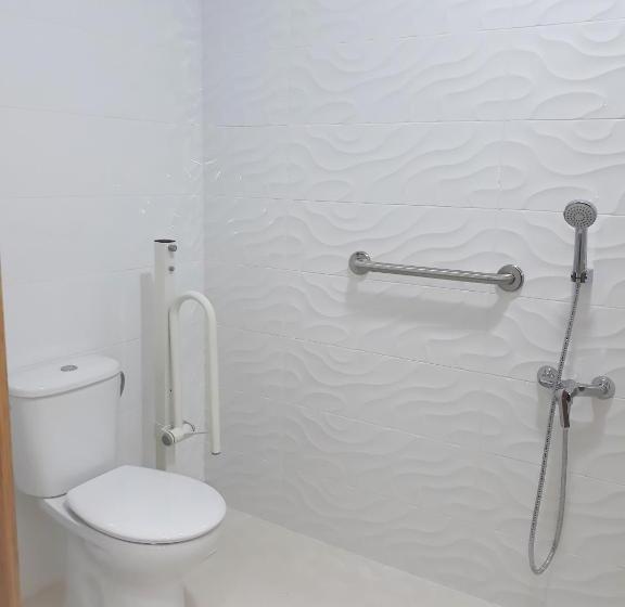 פנסיון Hostal Montemayor