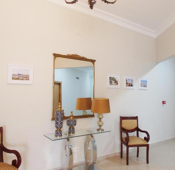 פנסיון Hostal Montemayor