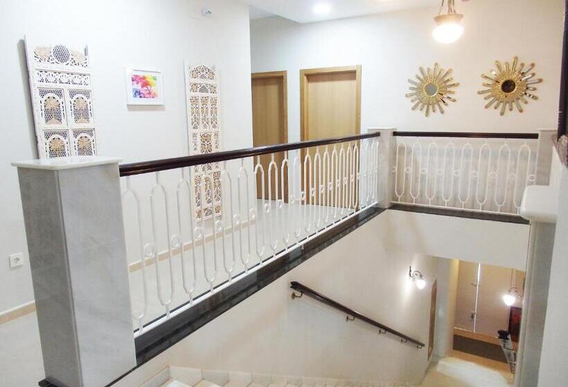 פנסיון Hostal Montemayor