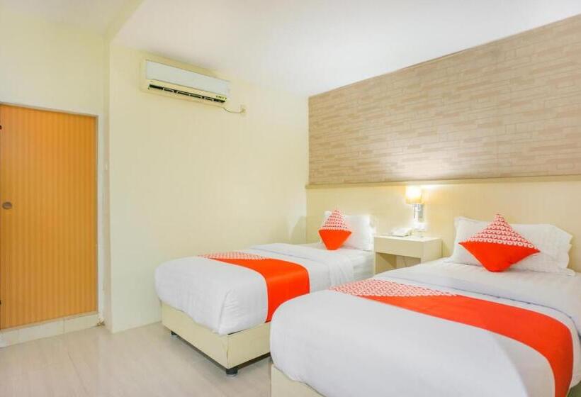 Отель Oyo 1636 Wisma Kuta Karang