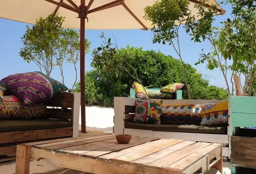 هتل Salty's Kitesurf Village