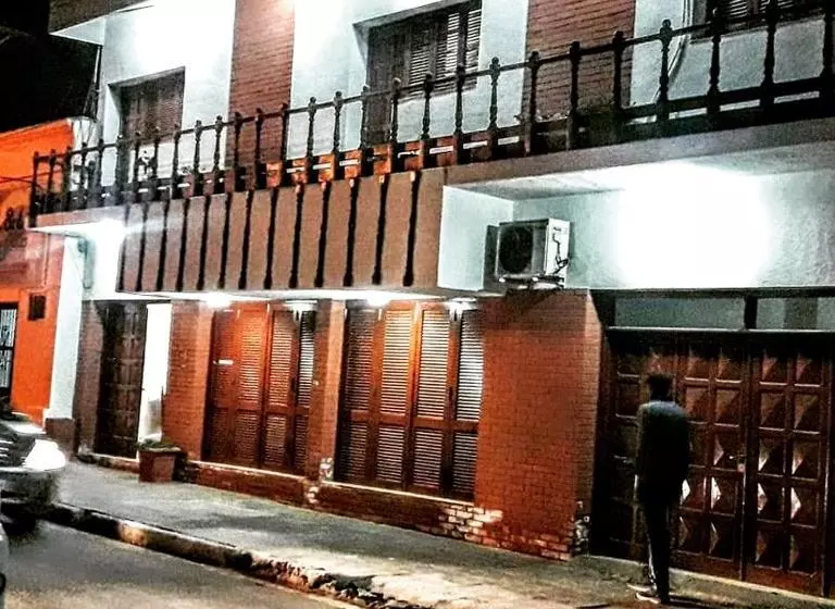 پانسیون Hostal Los Sesto