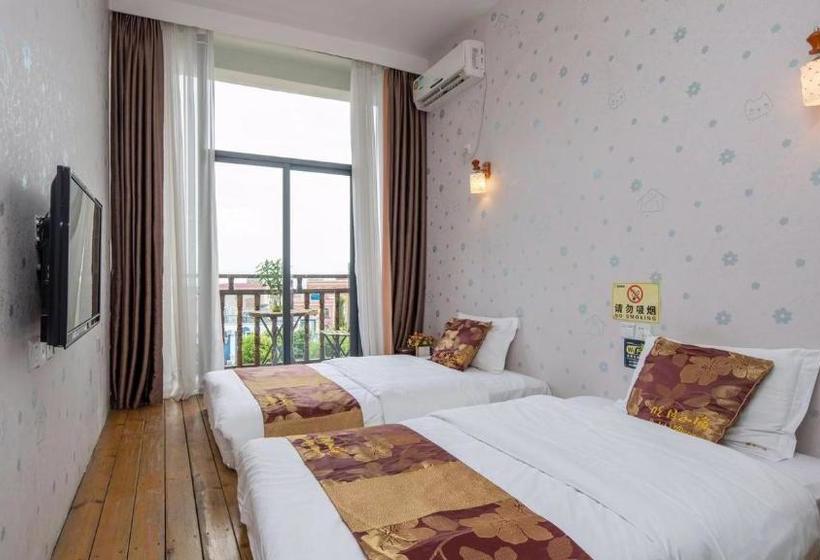 هتل Bright Moon Inn