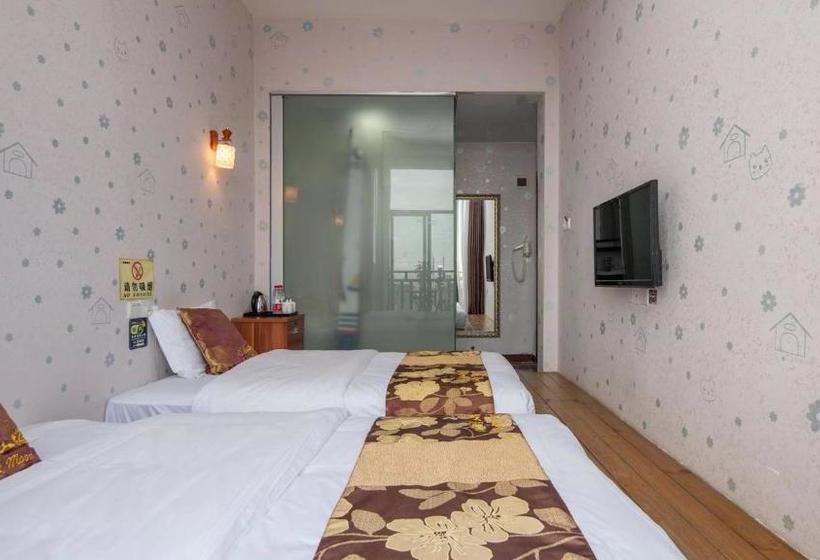 هتل Bright Moon Inn