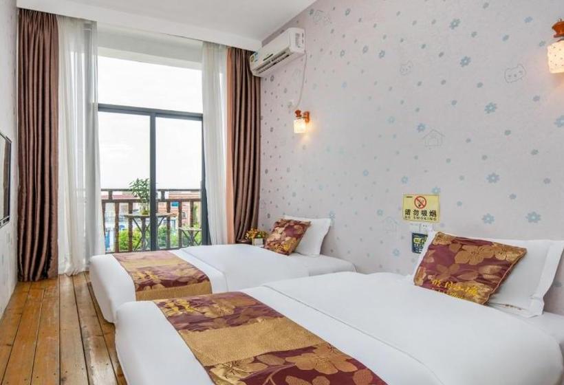 هتل Bright Moon Inn