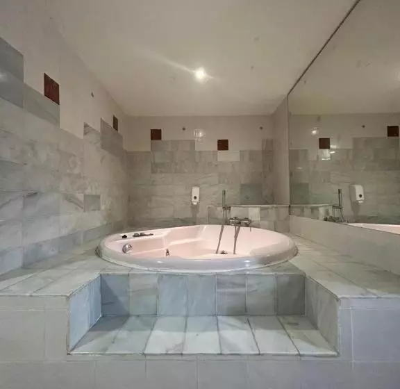 پانسیون Hostal Avenida Andalucia   Solo Adultos