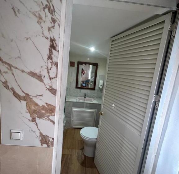 پانسیون Hostal Avenida Andalucia Solo Adultos