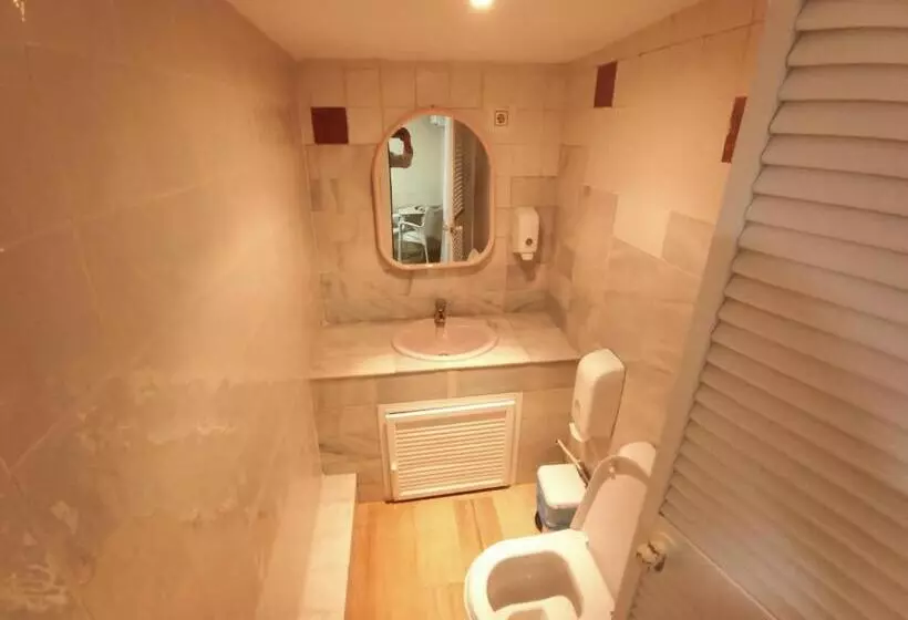 پانسیون Hostal Avenida Andalucia   Solo Adultos