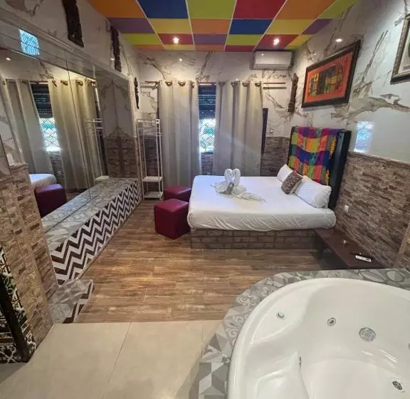 پانسیون Hostal Avenida Andalucia   Solo Adultos