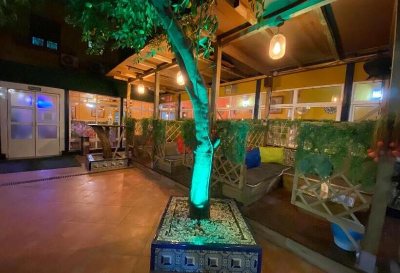 پانسیون Hostal Avenida Andalucia Solo Adultos