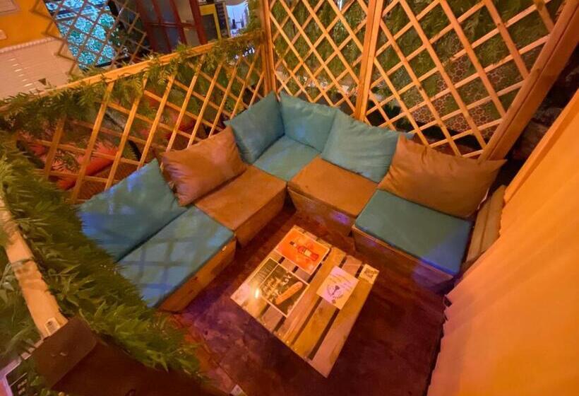 پانسیون Hostal Avenida Andalucia Solo Adultos