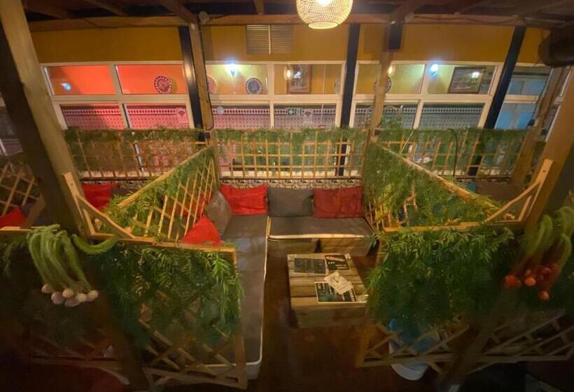 پانسیون Hostal Avenida Andalucia Solo Adultos