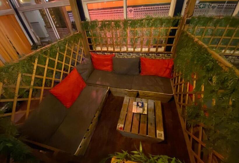 پانسیون Hostal Avenida Andalucia Solo Adultos