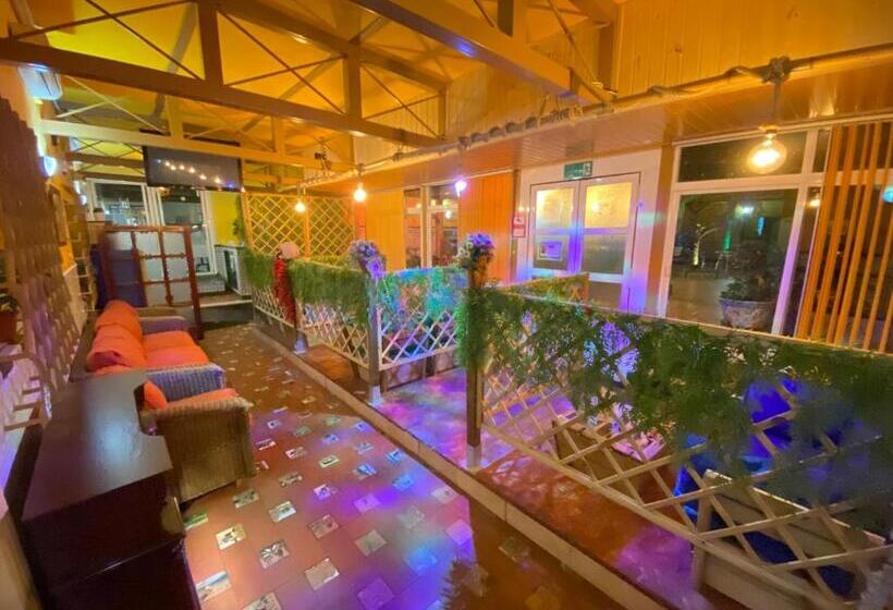 پانسیون Hostal Avenida Andalucia Solo Adultos