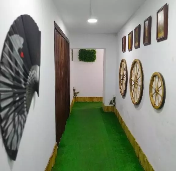 پانسیون Hostal Avenida Andalucia   Solo Adultos