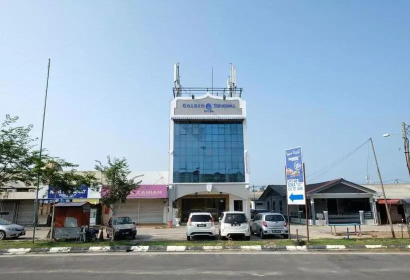 Hotelli Oyo 89352 Golden Terminal Lodge