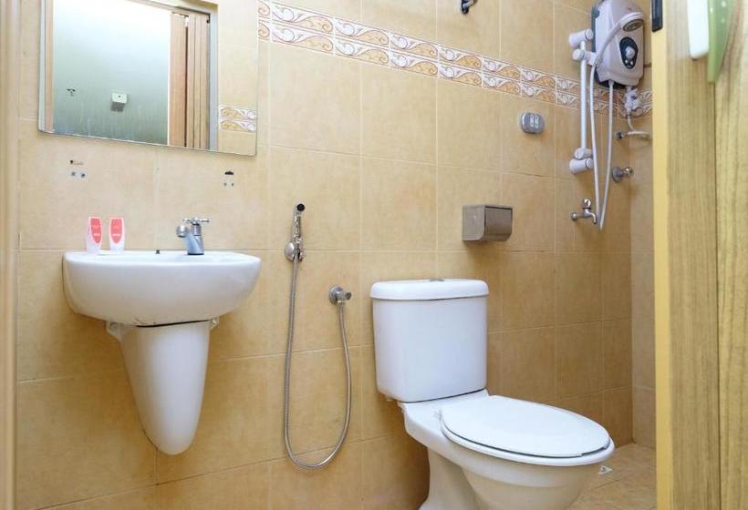 Hotel Oyo 89352 Golden Terminal Lodge