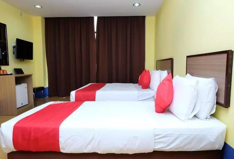 Hotelli Oyo 89352 Golden Terminal Lodge