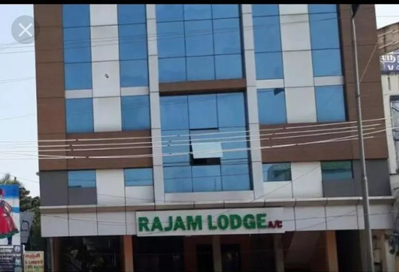ホテル Rajam Residency