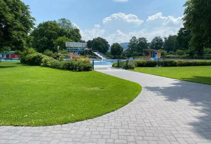 Hotelli Sali Homes   Gaestehaus Lamm Obersulm