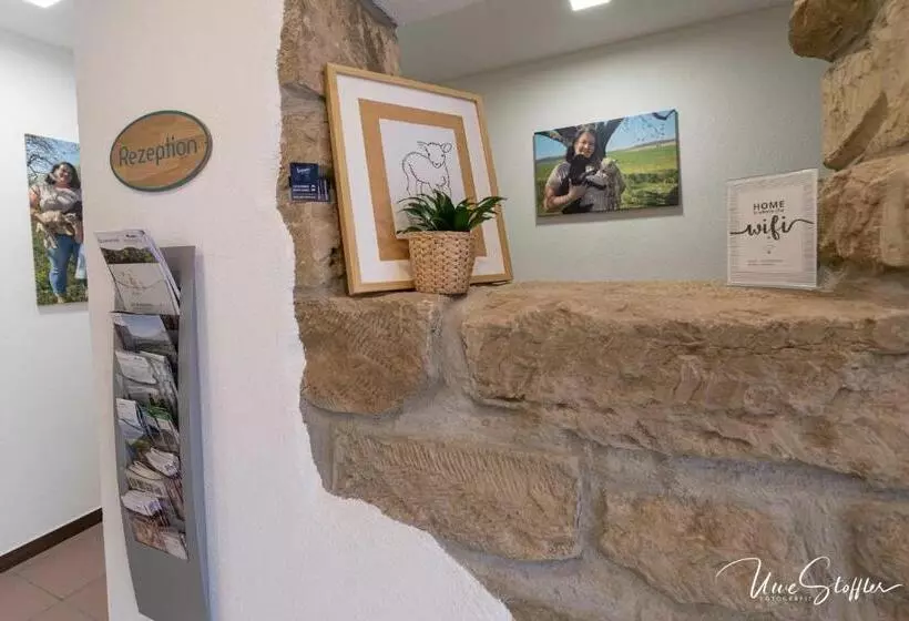 Hotelli Sali Homes   Gaestehaus Lamm Obersulm