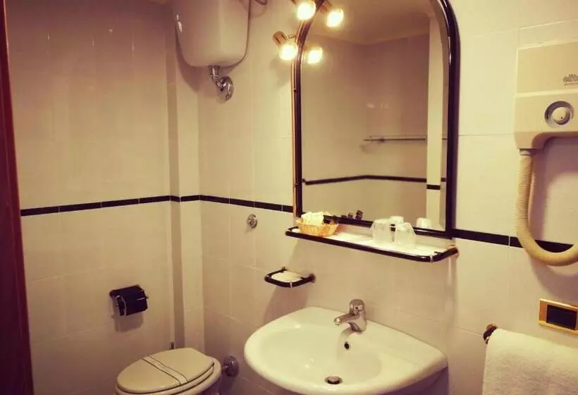 Hotelli Lido   Beach And Palace