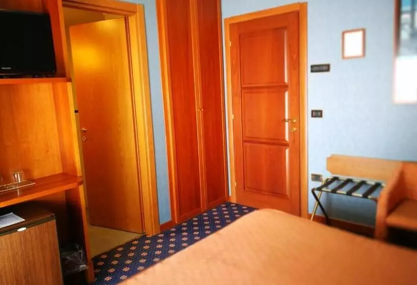 Hotelli Lido   Beach And Palace