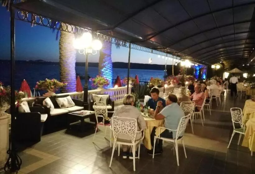 Hotelli Lido   Beach And Palace