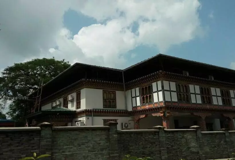 هتل The Royal Orchid