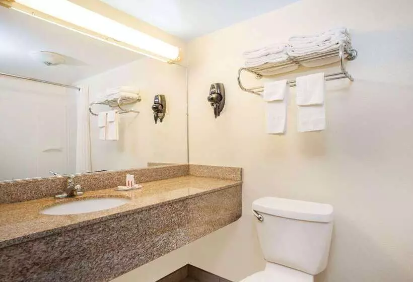 Отель Days Inn By Wyndham Aberdeen