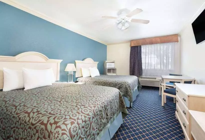 Отель Days Inn By Wyndham Dalhart