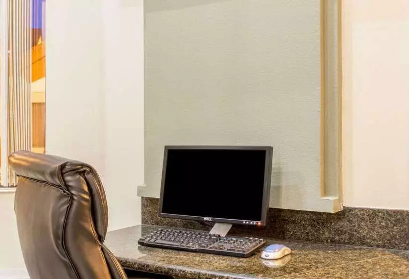 호텔 Days Inn By Wyndham Tucson Airport