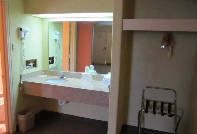 Hotel Days Inn By Wyndham Plainview