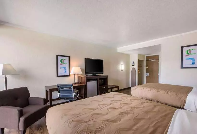 호텔 Quality Inn