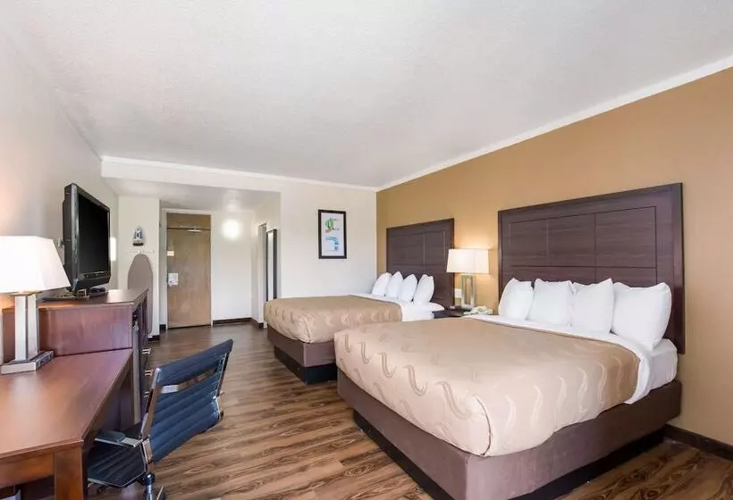 호텔 Quality Inn