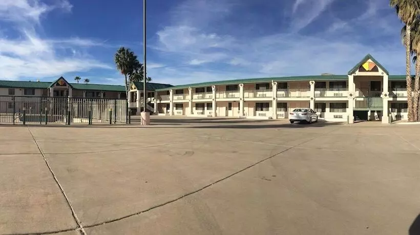 Отель Days Inn By Wyndham Safford, Az