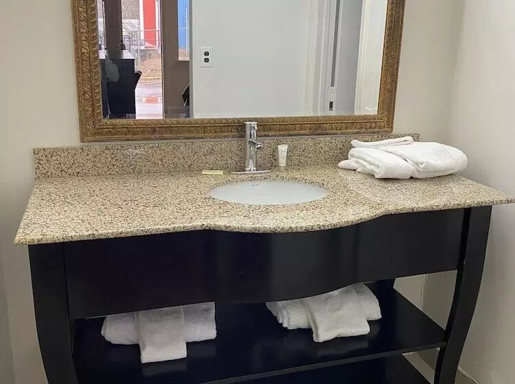 מוטל Red Carpet Inn & Suites   Danville