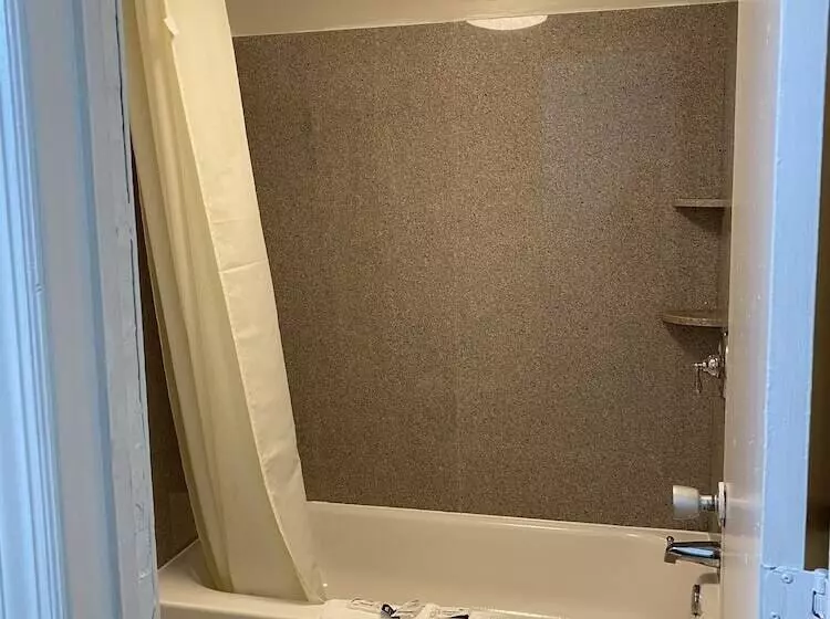 מוטל Red Carpet Inn & Suites   Danville