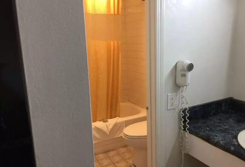 מוטל Red Carpet Inn & Suites   Danville