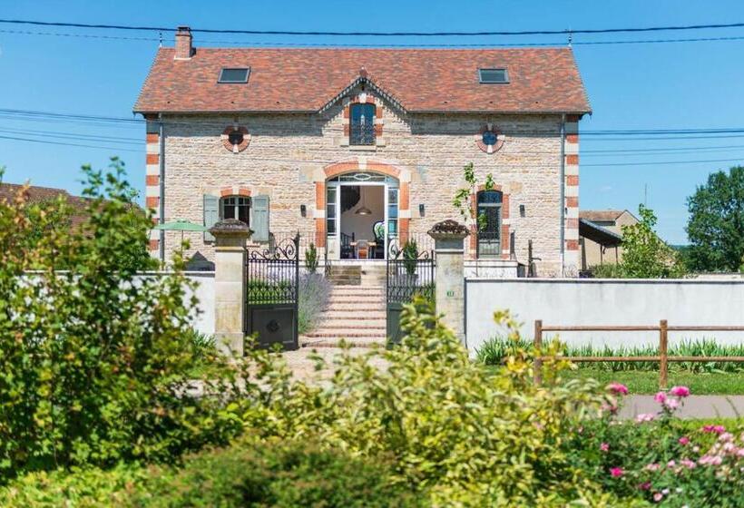 Chai Du Chateau De Morteuil