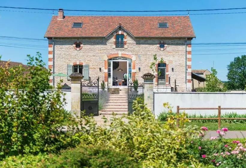 Chai Du Chateau De Morteuil
