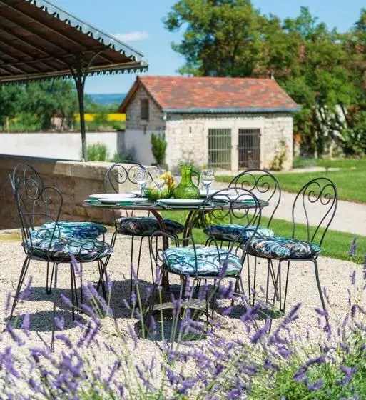 Chai Du Chateau De Morteuil