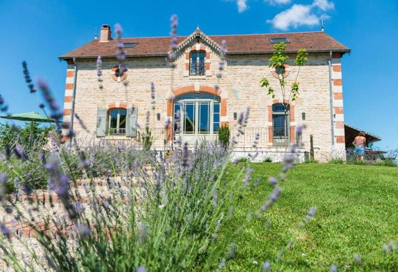 Chai Du Chateau De Morteuil