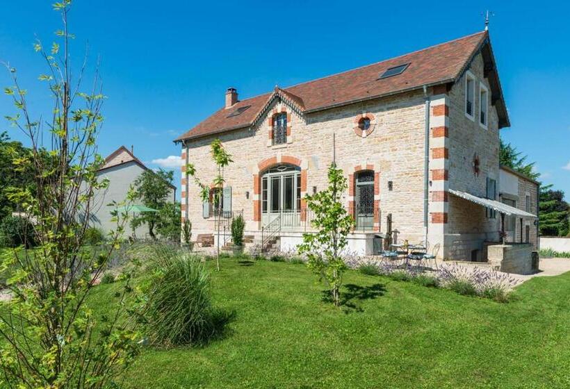 Chai Du Chateau De Morteuil