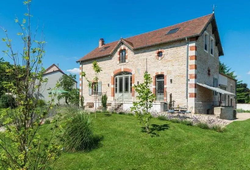 Chai Du Chateau De Morteuil