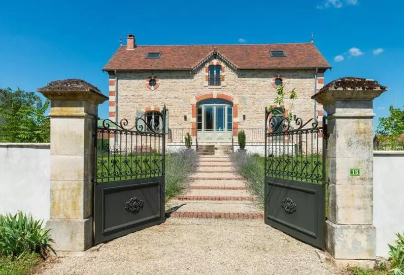Chai Du Chateau De Morteuil