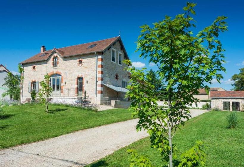 Chai Du Chateau De Morteuil