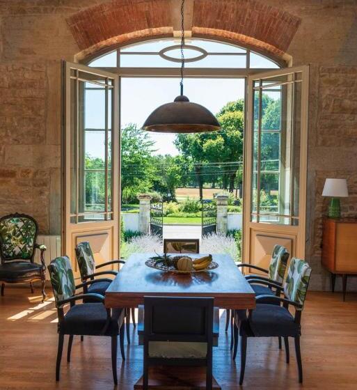 Chai Du Chateau De Morteuil