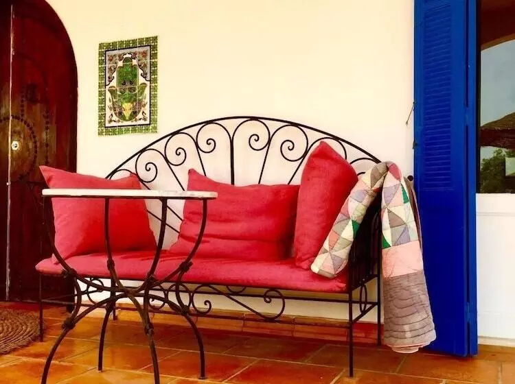 Majatalo Domaine El Manar